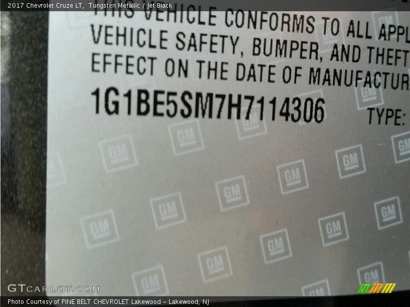 Tungsten Metallic / Jet Black 2017 Chevrolet Cruze LT