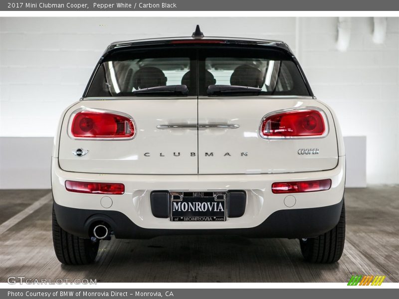 Pepper White / Carbon Black 2017 Mini Clubman Cooper