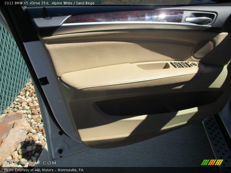 Alpine White / Sand Beige 2013 BMW X5 xDrive 35d