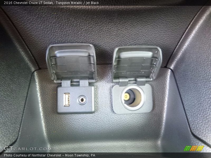 Tungsten Metallic / Jet Black 2016 Chevrolet Cruze LT Sedan