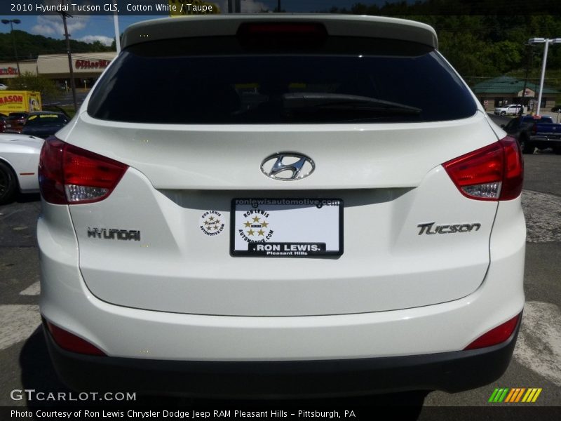 Cotton White / Taupe 2010 Hyundai Tucson GLS