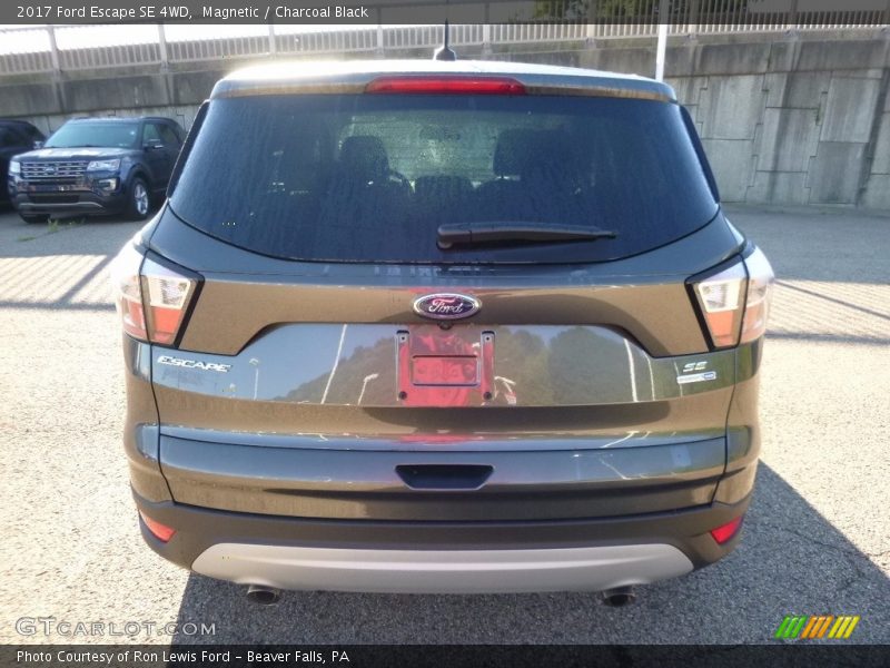 Magnetic / Charcoal Black 2017 Ford Escape SE 4WD