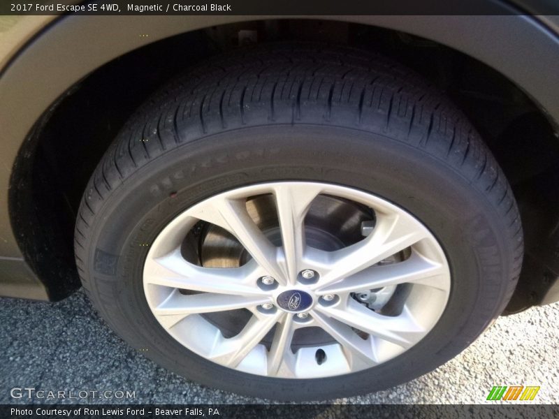 Magnetic / Charcoal Black 2017 Ford Escape SE 4WD