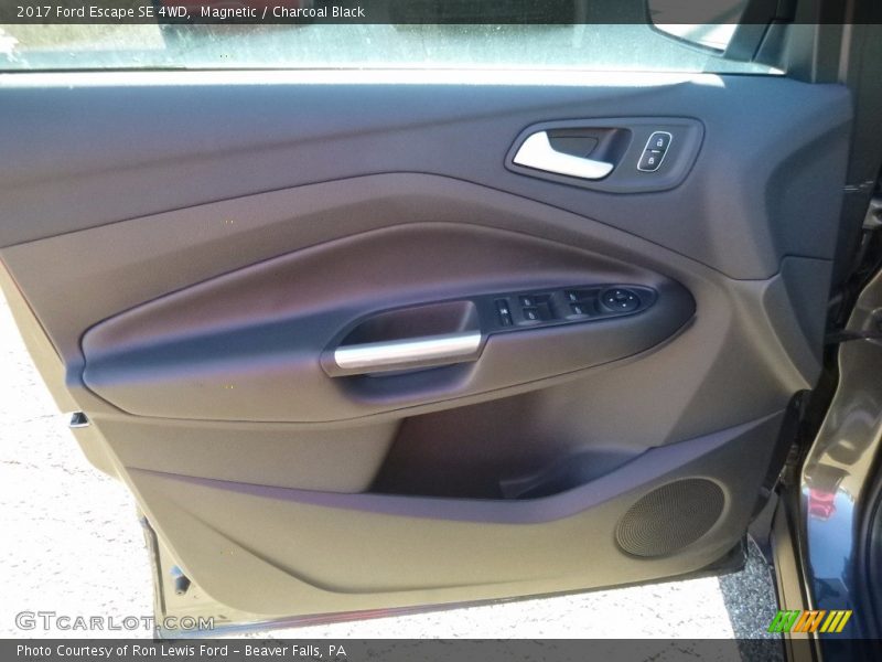 Magnetic / Charcoal Black 2017 Ford Escape SE 4WD
