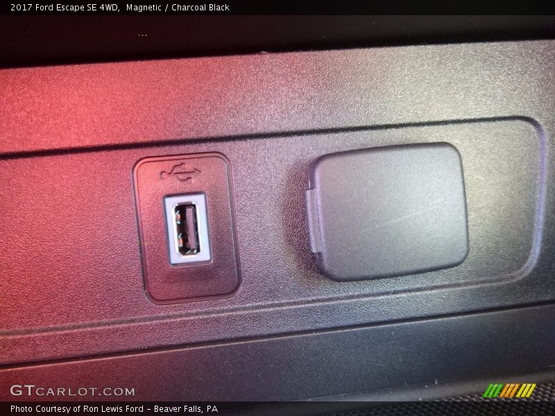 Magnetic / Charcoal Black 2017 Ford Escape SE 4WD