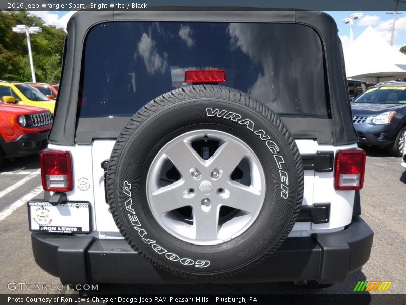 Bright White / Black 2016 Jeep Wrangler Sport