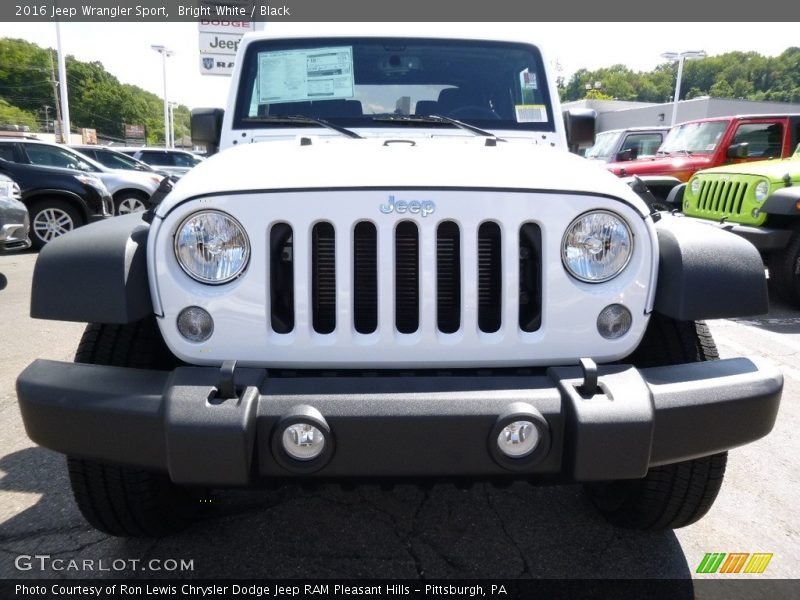 Bright White / Black 2016 Jeep Wrangler Sport