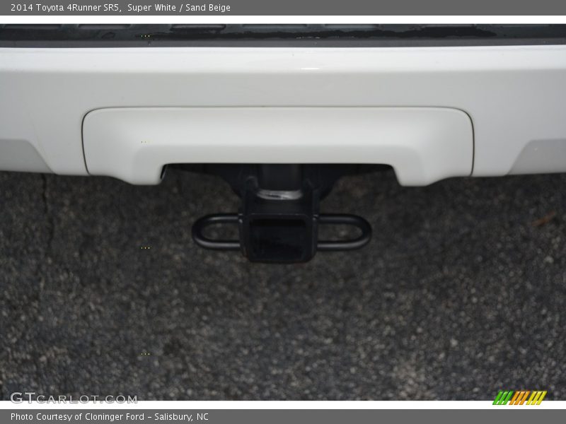 Super White / Sand Beige 2014 Toyota 4Runner SR5