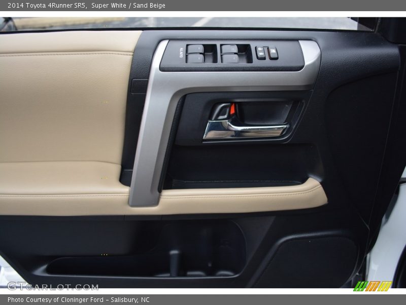 Super White / Sand Beige 2014 Toyota 4Runner SR5