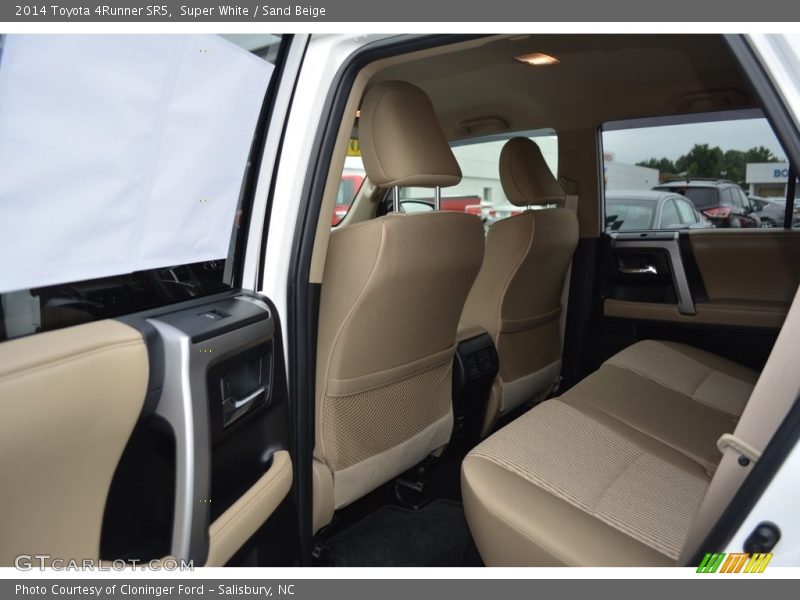 Super White / Sand Beige 2014 Toyota 4Runner SR5