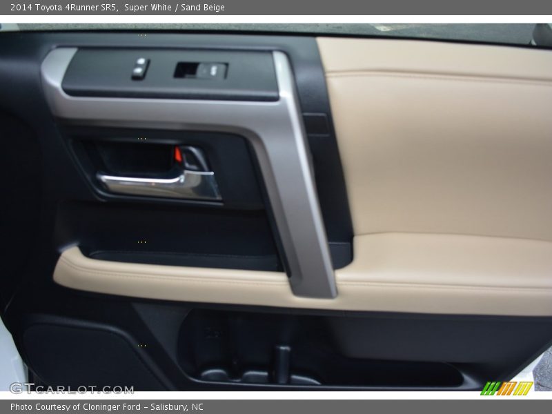 Super White / Sand Beige 2014 Toyota 4Runner SR5