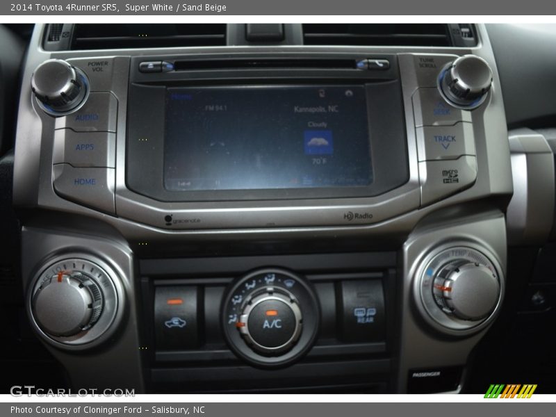 Super White / Sand Beige 2014 Toyota 4Runner SR5