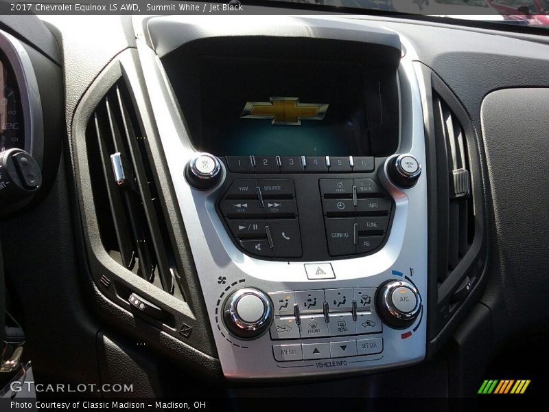 Summit White / Jet Black 2017 Chevrolet Equinox LS AWD