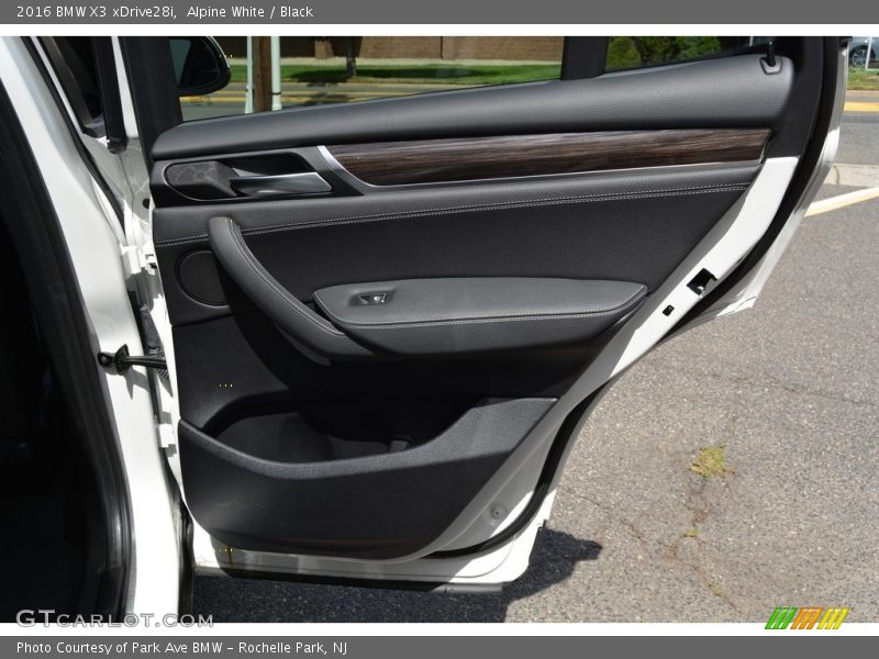 Alpine White / Black 2016 BMW X3 xDrive28i