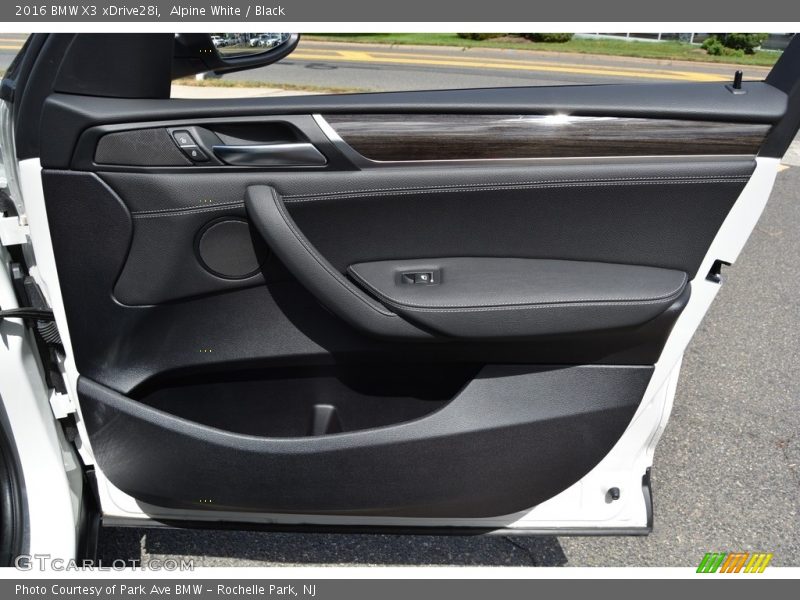 Alpine White / Black 2016 BMW X3 xDrive28i