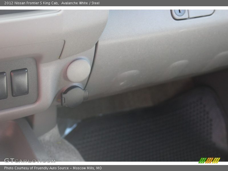 Avalanche White / Steel 2012 Nissan Frontier S King Cab