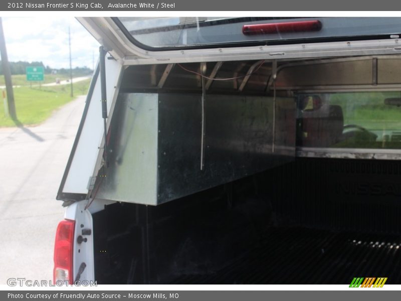 Avalanche White / Steel 2012 Nissan Frontier S King Cab