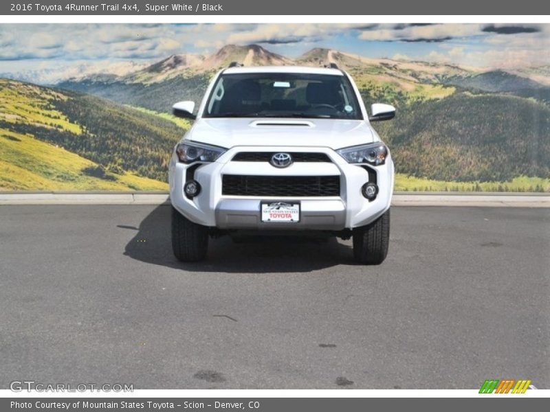 Super White / Black 2016 Toyota 4Runner Trail 4x4