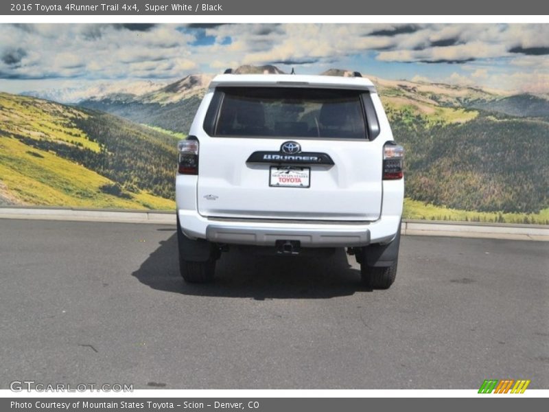 Super White / Black 2016 Toyota 4Runner Trail 4x4