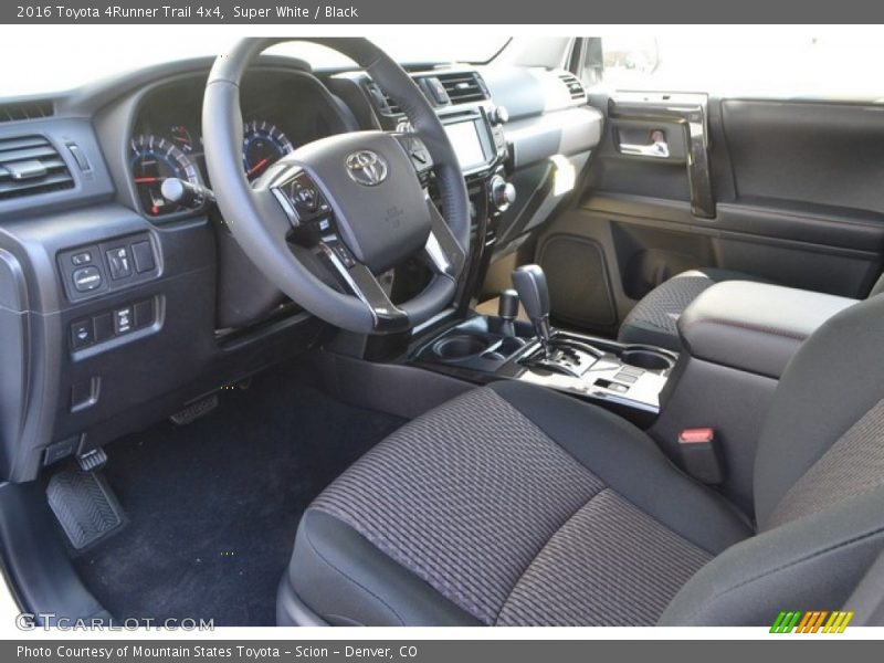 Super White / Black 2016 Toyota 4Runner Trail 4x4