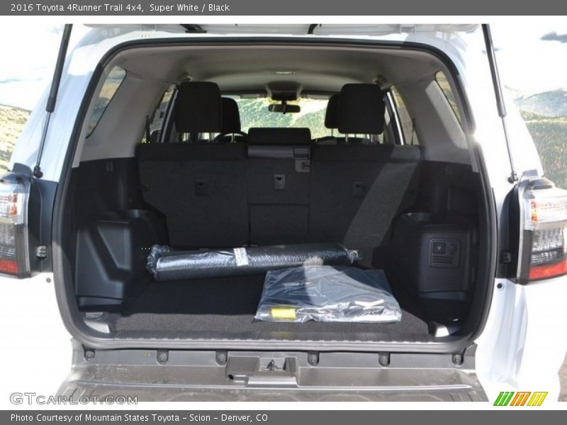 Super White / Black 2016 Toyota 4Runner Trail 4x4