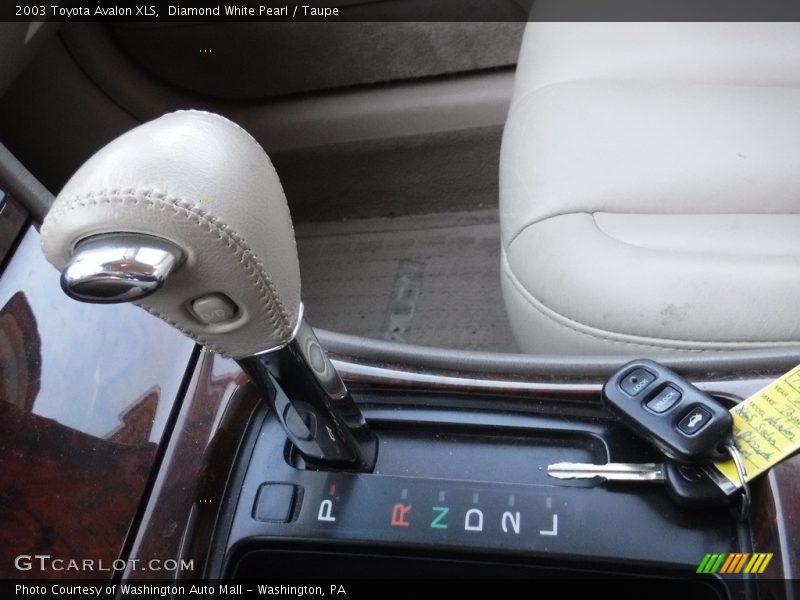 Diamond White Pearl / Taupe 2003 Toyota Avalon XLS