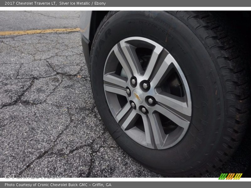 Silver Ice Metallic / Ebony 2017 Chevrolet Traverse LT