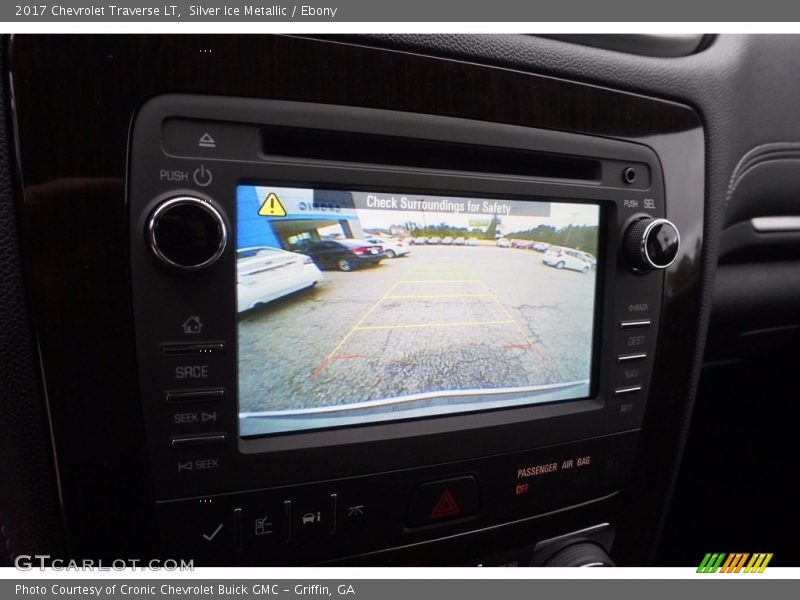 Silver Ice Metallic / Ebony 2017 Chevrolet Traverse LT