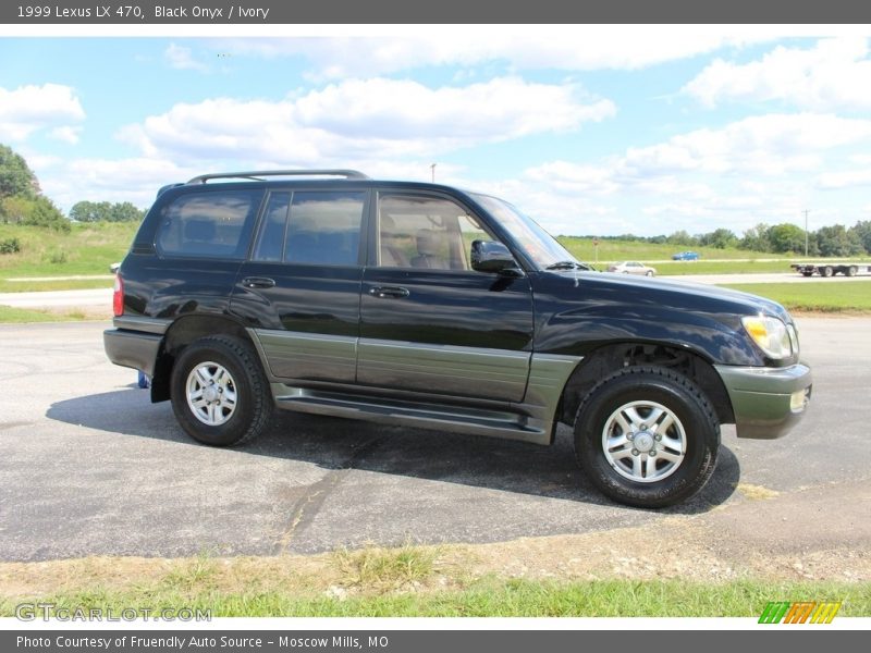 Front 3/4 View of 1999 LX 470