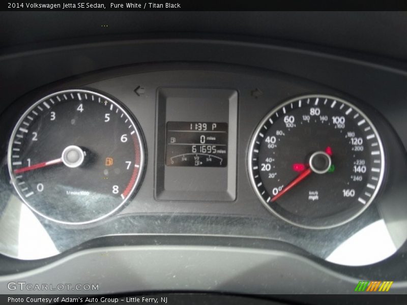 Pure White / Titan Black 2014 Volkswagen Jetta SE Sedan