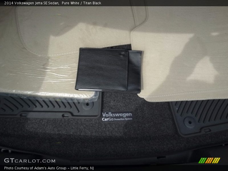 Pure White / Titan Black 2014 Volkswagen Jetta SE Sedan