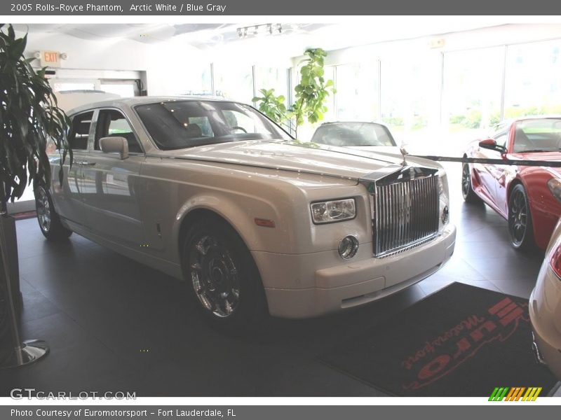 Arctic White / Blue Gray 2005 Rolls-Royce Phantom