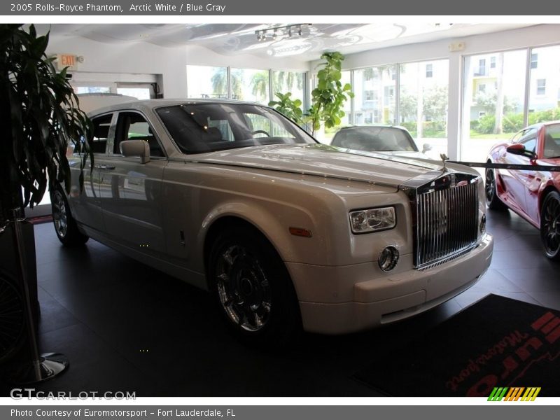Arctic White / Blue Gray 2005 Rolls-Royce Phantom