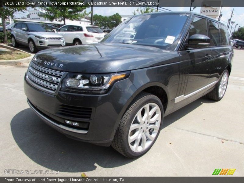 Front 3/4 View of 2016 Range Rover Supercharged