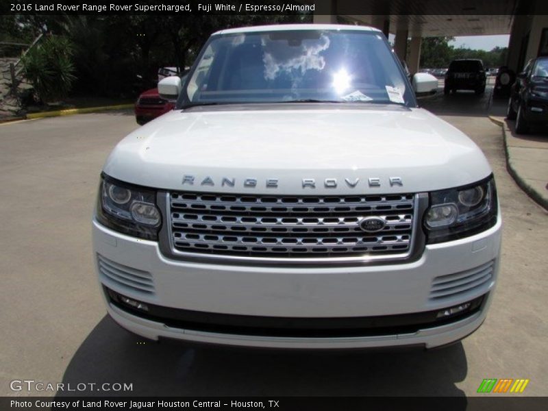 Fuji White / Espresso/Almond 2016 Land Rover Range Rover Supercharged
