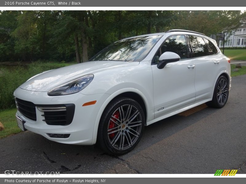 Front 3/4 View of 2016 Cayenne GTS