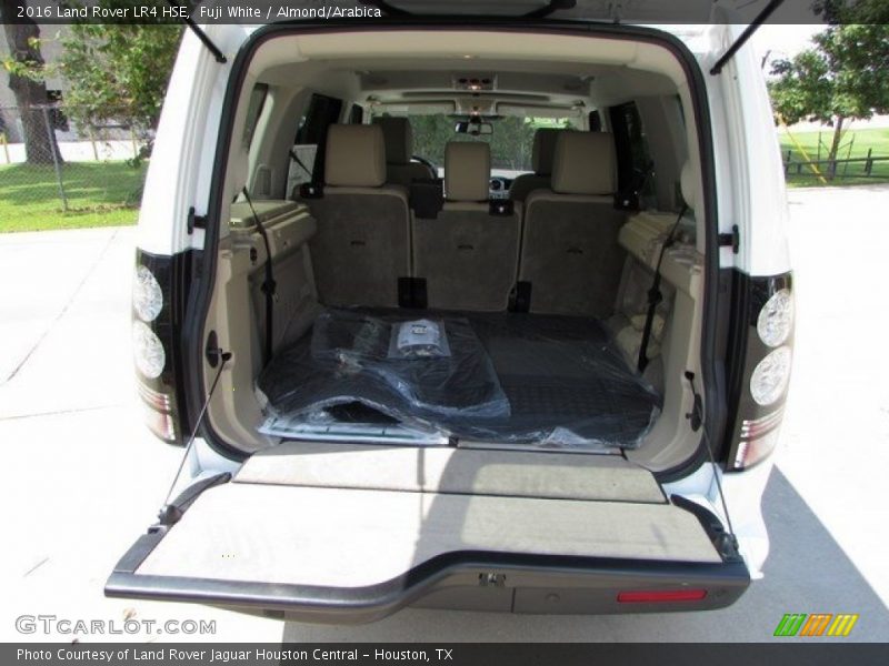 Fuji White / Almond/Arabica 2016 Land Rover LR4 HSE