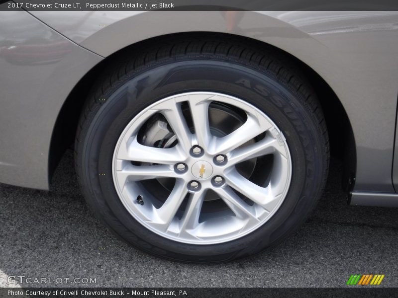 Pepperdust Metallic / Jet Black 2017 Chevrolet Cruze LT