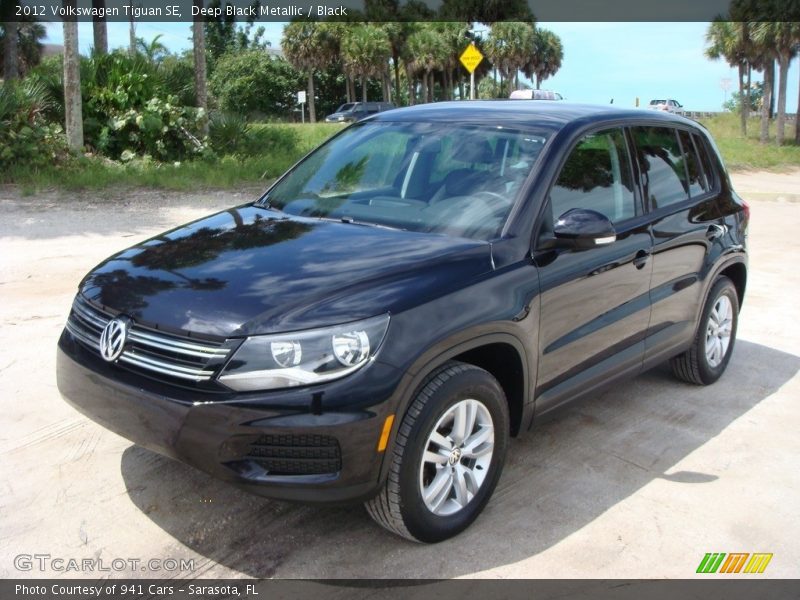 Deep Black Metallic / Black 2012 Volkswagen Tiguan SE