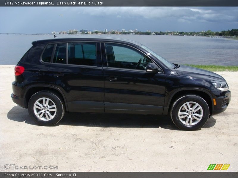 Deep Black Metallic / Black 2012 Volkswagen Tiguan SE