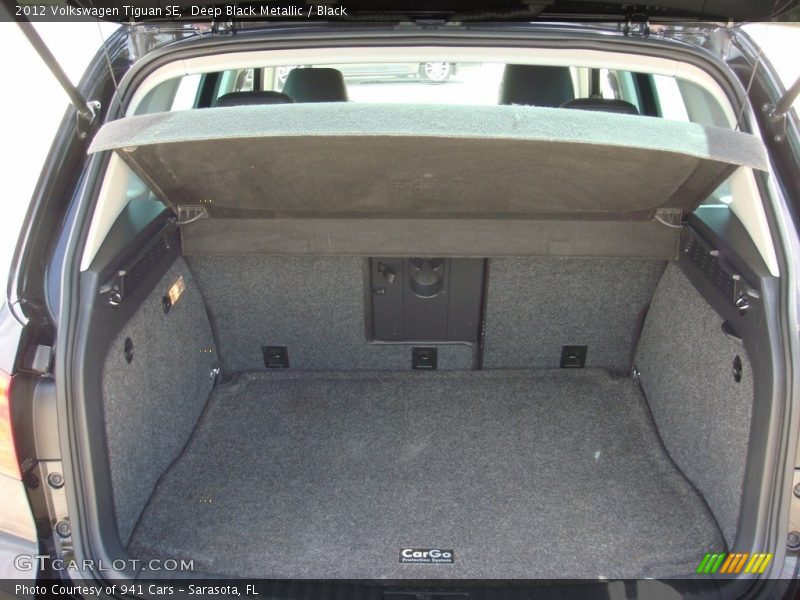 Deep Black Metallic / Black 2012 Volkswagen Tiguan SE