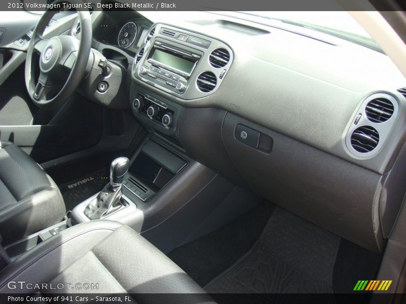 Deep Black Metallic / Black 2012 Volkswagen Tiguan SE