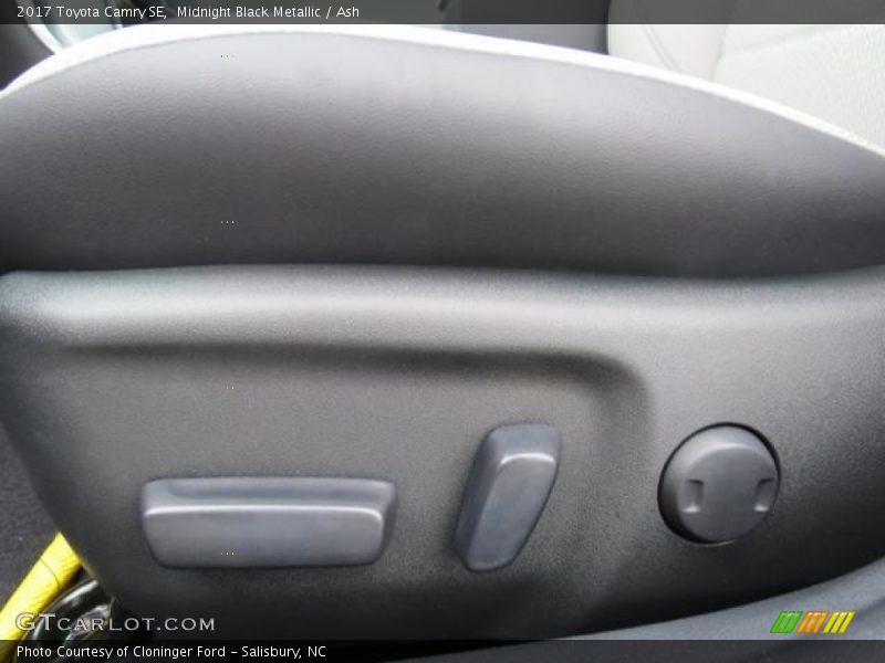 Midnight Black Metallic / Ash 2017 Toyota Camry SE