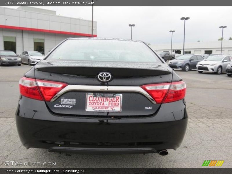 Midnight Black Metallic / Ash 2017 Toyota Camry SE