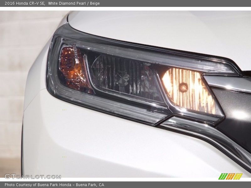 White Diamond Pearl / Beige 2016 Honda CR-V SE