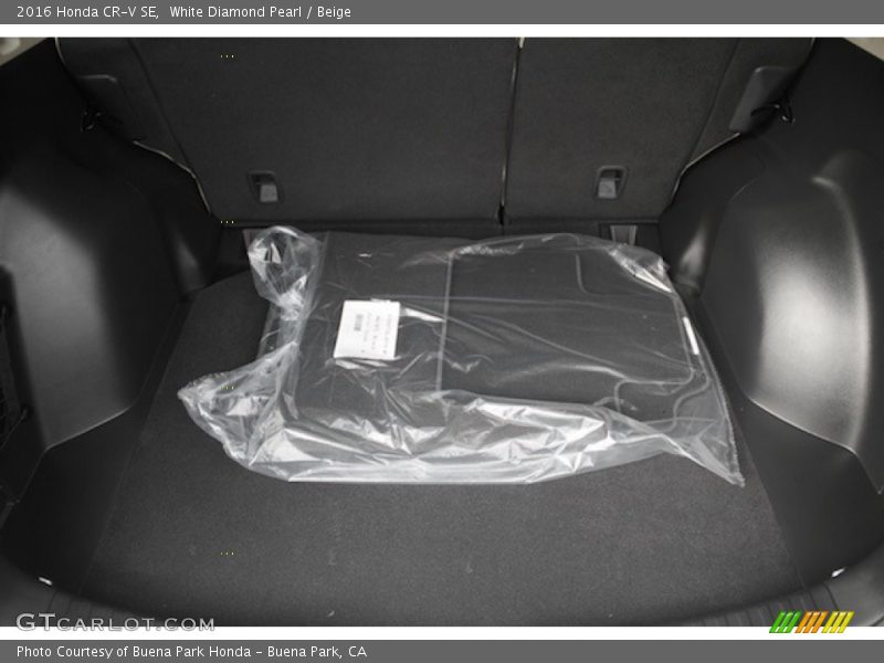 White Diamond Pearl / Beige 2016 Honda CR-V SE