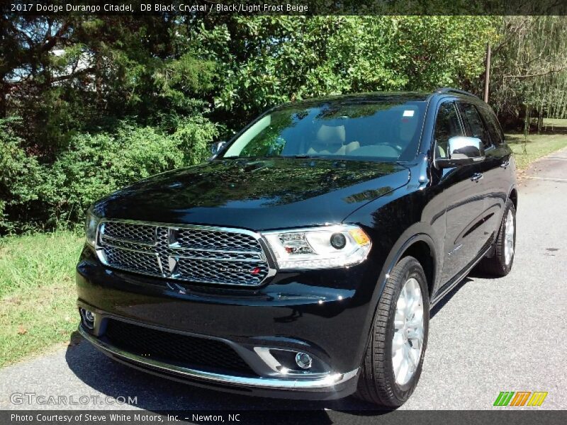 DB Black Crystal / Black/Light Frost Beige 2017 Dodge Durango Citadel