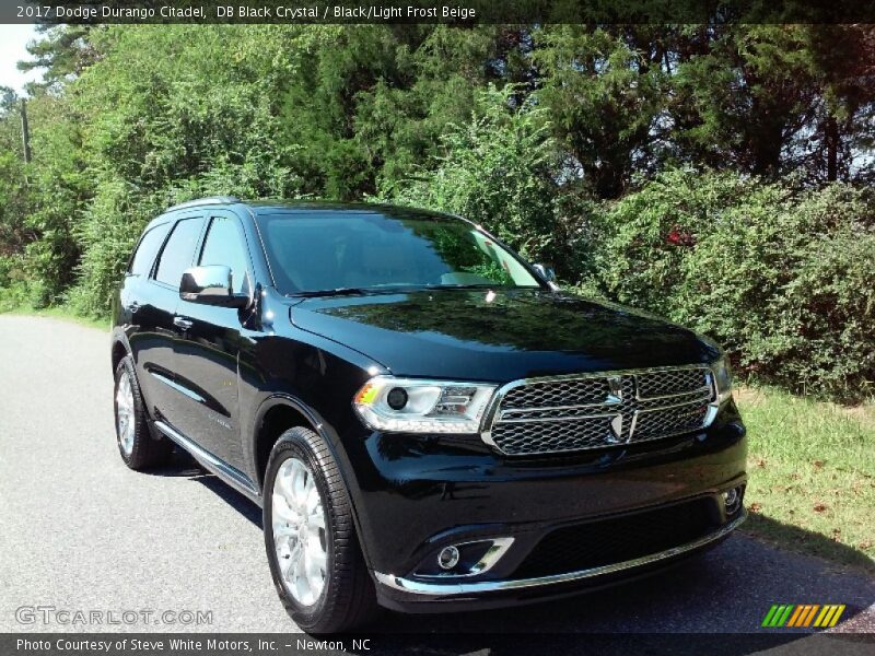 Front 3/4 View of 2017 Durango Citadel