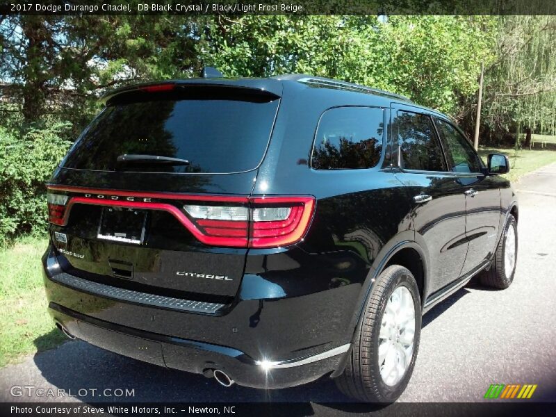 DB Black Crystal / Black/Light Frost Beige 2017 Dodge Durango Citadel