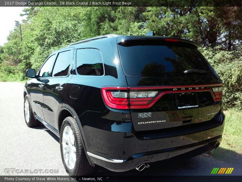 DB Black Crystal / Black/Light Frost Beige 2017 Dodge Durango Citadel